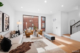 215 N Sarah St Unit 13, Saint Louis, MO 63108