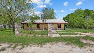 106 Mesquite St, Blanco, TX 78606