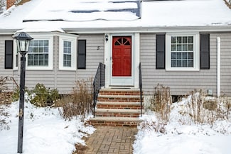 5 Brown St, Bedford, MA 01730