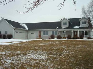 20402 Temple Hill Rd, Cascade, IA 52033