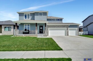 8726 S 82nd St, Lincoln, NE 68516