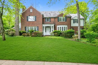 111 Clent Rd, Great Neck, NY 11021