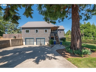 98 Harlem St SE, Bandon, OR 97411