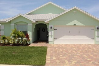 320 Palm Breezes Dr, Fort Pierce, FL 34945