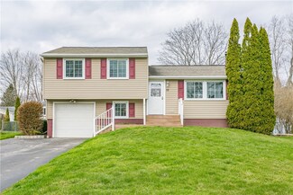 73 Ridge Meadows Dr, Spencerport, NY 14559