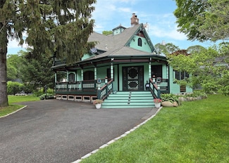25 Oakdale Ave, Selden, NY 11784