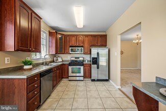 14 Pelican Place Unit 14B, West Deptford, NJ 08086