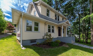 17 S Airmont Rd, Airmont, NY 10901