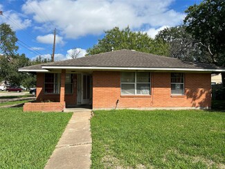 1039 Globe St, Houston, TX 77034