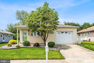 4 Valencia St, Toms River, NJ 08757