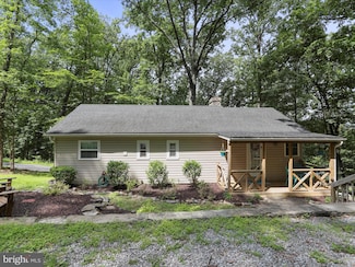 832 Shenandoah River Dr, Harpers Ferry, WV 25425