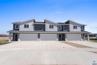 538 Harper Cir, Harrisburg, SD 57032