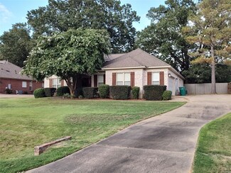 175 Woodford Dr, Millbrook, AL 36054