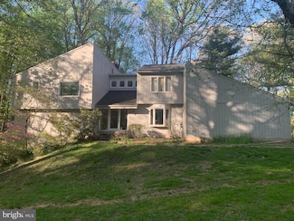 3219 History Dr, Oakton, VA 22124