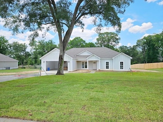 157 N Buck Run Dr, Leesburg, GA 31763
