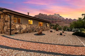34 Valley View Dr, Springdale, UT 84767