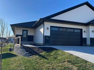 820 Prairie View Dr, West Branch, IA 52358