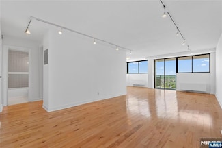 235 Prospect Ave Unit 14C, Hackensack, NJ 07601