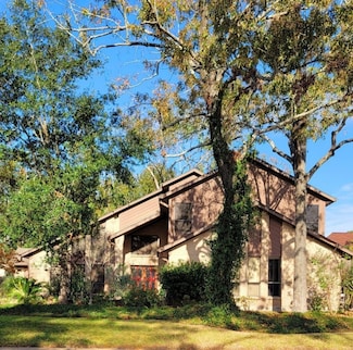 15823 Brook Forest Dr, Houston, TX 77059