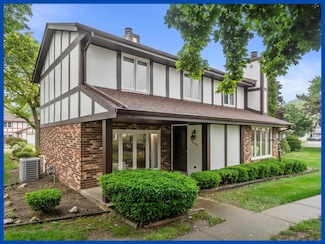 5309 Somerset Ln S, Milwaukee, WI 53221