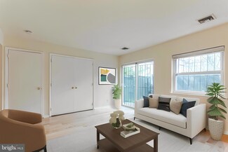 807 S 13th St, Philadelphia, PA 19147