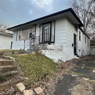 8541 College Ave, Saint Louis, MO 63136