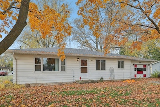 909 Mulberry St, Lake Mills, WI 53551