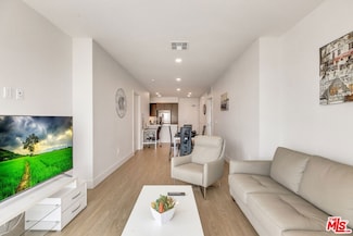 1101 N Main St, Los Angeles, CA 90012