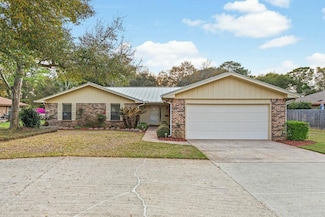 4 Lake Lorraine Cir, Shalimar, FL 32579