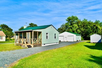 3268 Colona St, Chincoteague Island, VA 23336