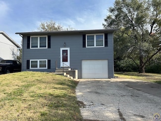 2412 SE Quincy Ct, Topeka, KS 66605