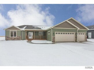 3018 Julia Cir, South Sioux City, NE 68776