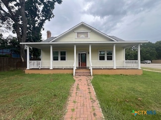 317 S Magnolia Ave, Luling, TX 78648