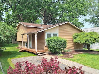4130 Elmhurst Rd, Waterford, MI 48328