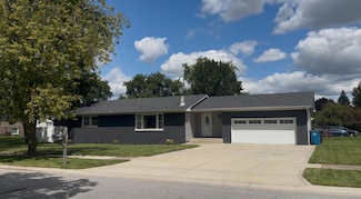 416 Las Olas Dr, Crown Point, IN 46307