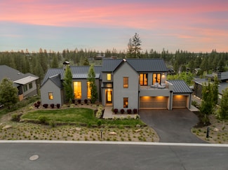 61901 Hosmer Lake Dr, Bend, OR 97702