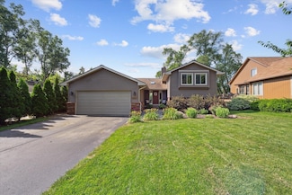 1393 Shankin Dr, Wolverine Lake, MI 48390