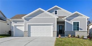 4620 SW Robinson Dr, Lee's Summit, MO 64083