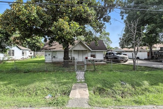 7007 Gonzales St, Houston, TX 77020