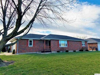 908 Saint Charles Dr, Quincy, IL 62305