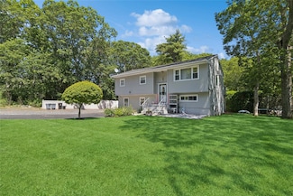 2 Prospect St, Central Islip, NY 11722