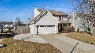 913 SE Meadowlark Dr, Grimes, IA 50111
