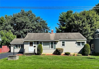 12 Edgewood Dr, Whitesboro, NY 13492
