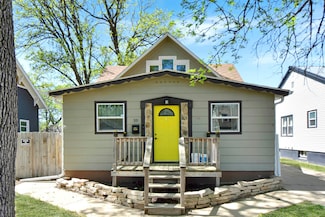 321 6th St NW, Minot, ND 58703