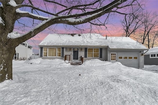 417 Manor Dr, East Syracuse, NY 13057