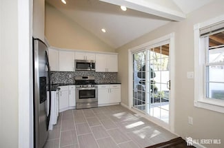 2 Stratford Rd, East Brunswick, NJ 08816