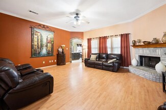 203 Miramar Dr, Arlington, TX 76002