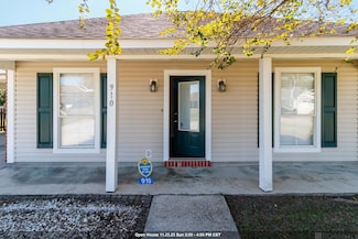910 Kathryn St, Denham Springs, LA 70726