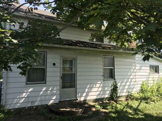 906 N 7th St, Goshen, IN 46528