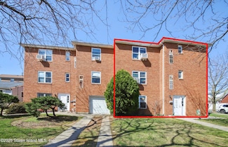 545 N Railroad Ave, Staten Island, NY 10304